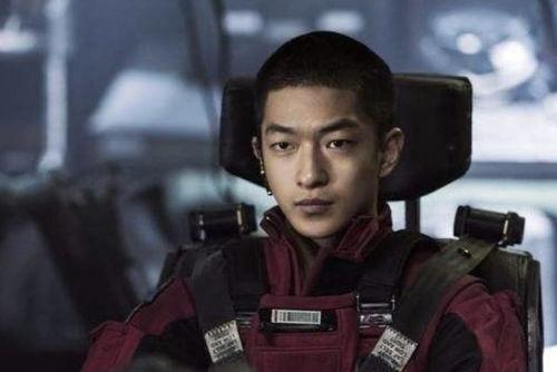 屈楚萧和万籽麟最新爆料,揭秘娱乐圈背后的真相